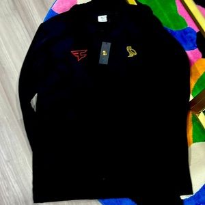 Sweater for sale black red and gold 100% authentic for men